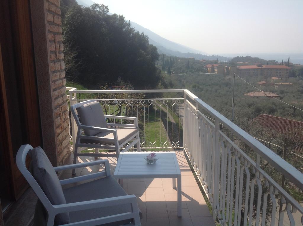 Villa Arianna Panoramic Apartments Мальчезине Экстерьер фото