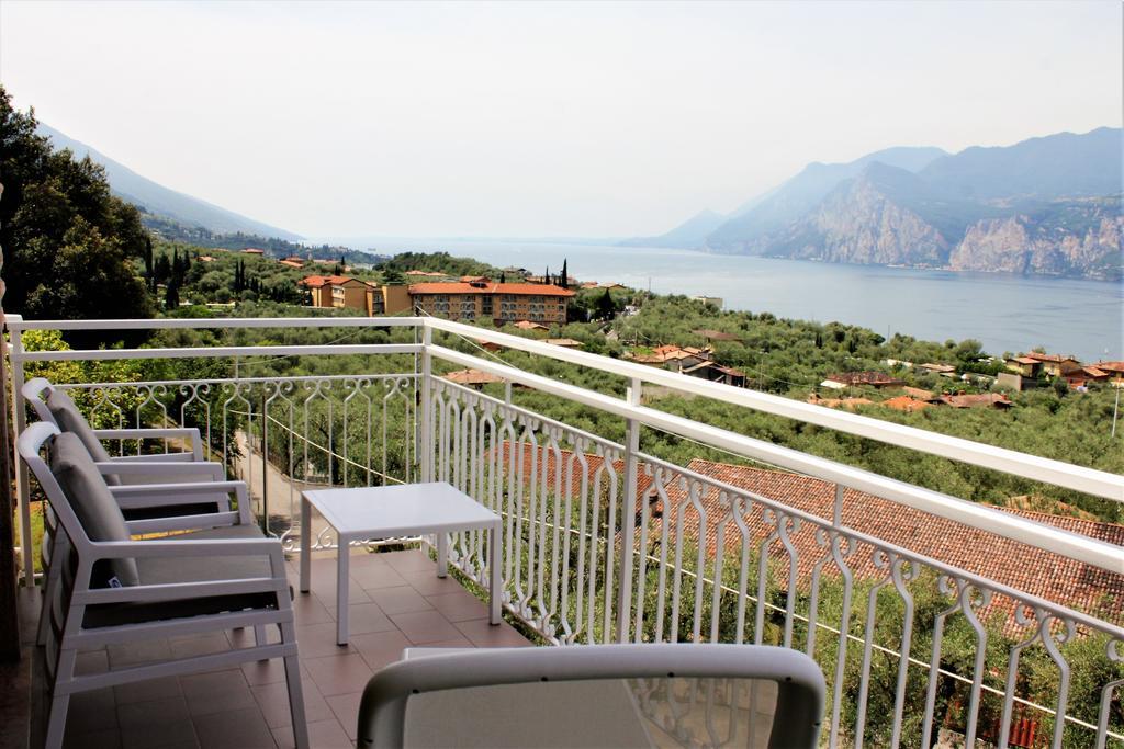 Villa Arianna Panoramic Apartments Мальчезине Экстерьер фото
