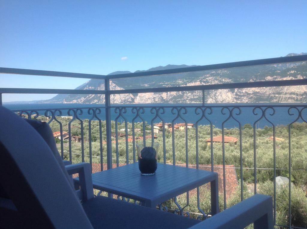 Villa Arianna Panoramic Apartments Мальчезине Экстерьер фото