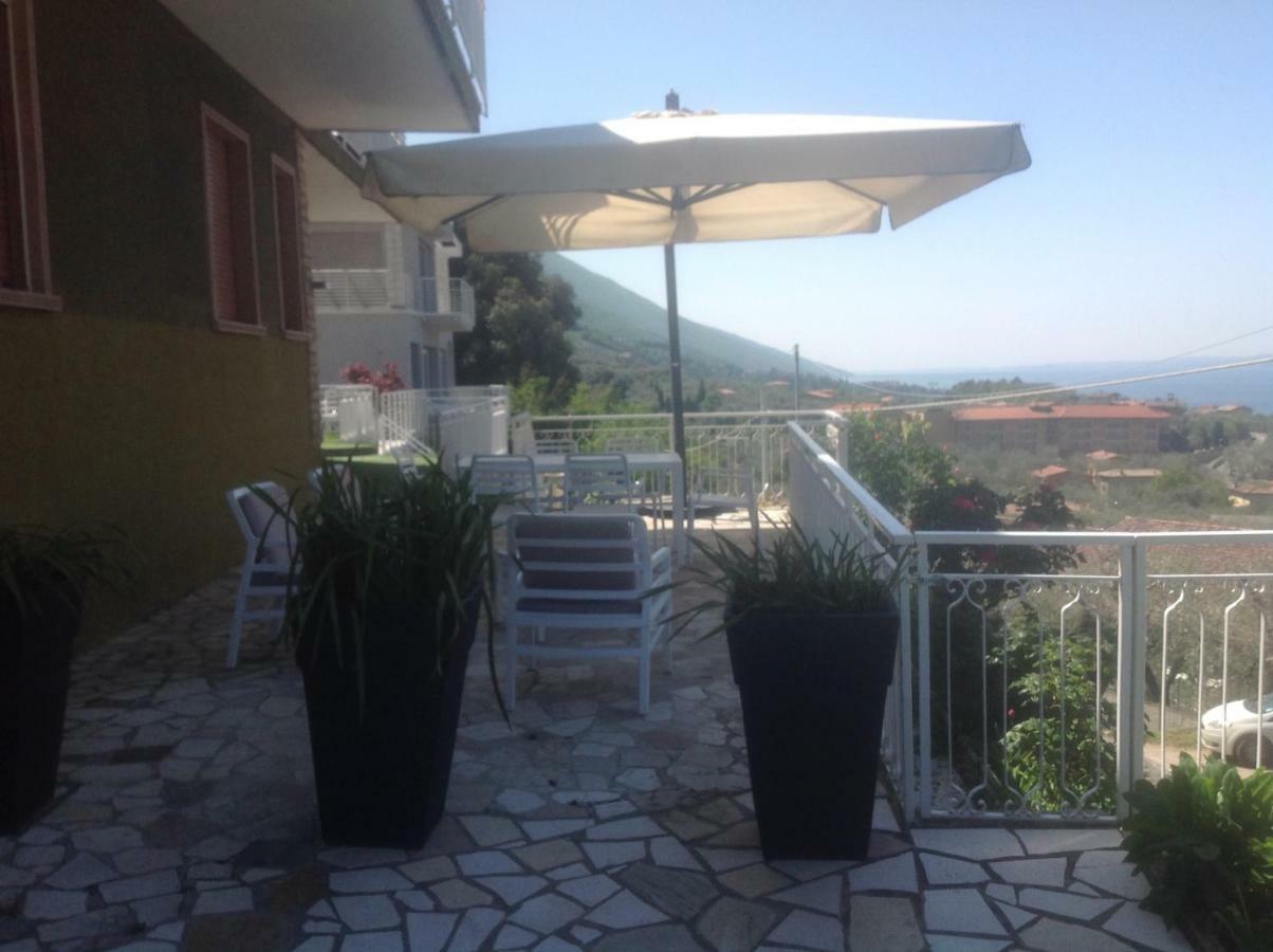 Villa Arianna Panoramic Apartments Мальчезине Экстерьер фото